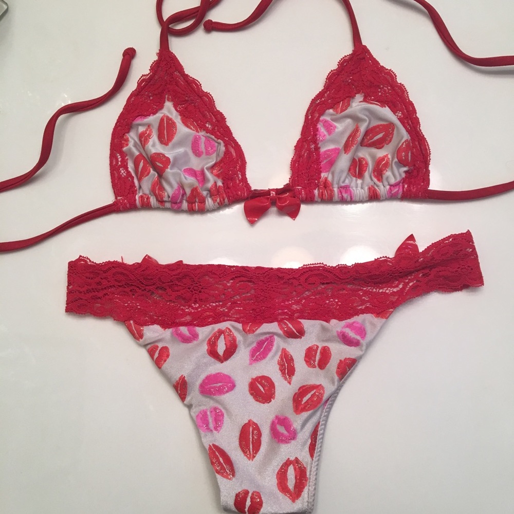 Beach Bunny Bikini Lips of An Angel Kisses - Picture 3 of 4